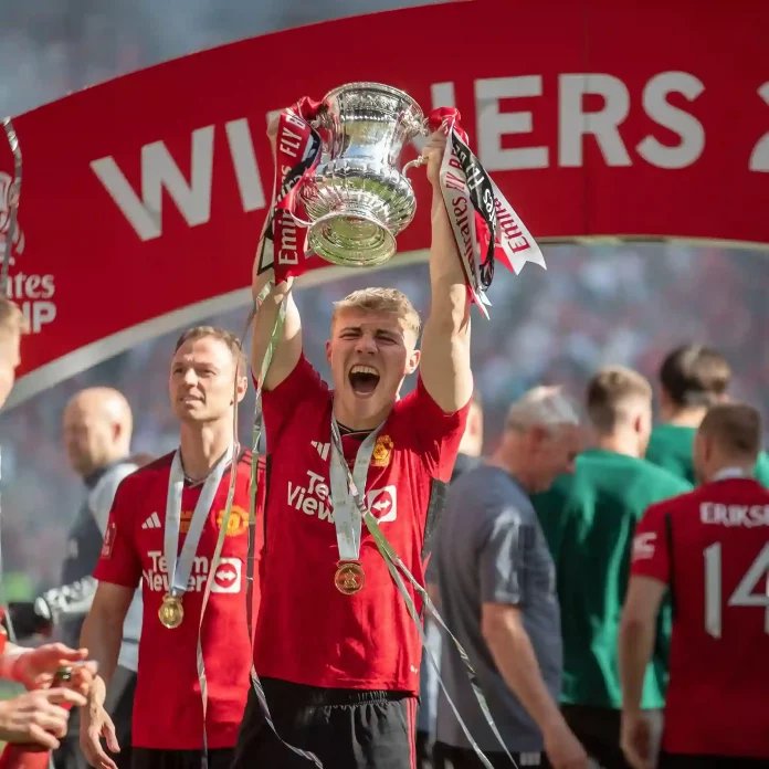 Rasmus Højlund & Manchester United fejrer deres FA Cup 2024 sejr overfor City.